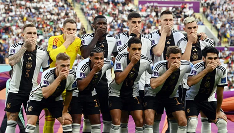 Alemanha toma virada histórica do Japão, mas goleia a Fifa fora de campo