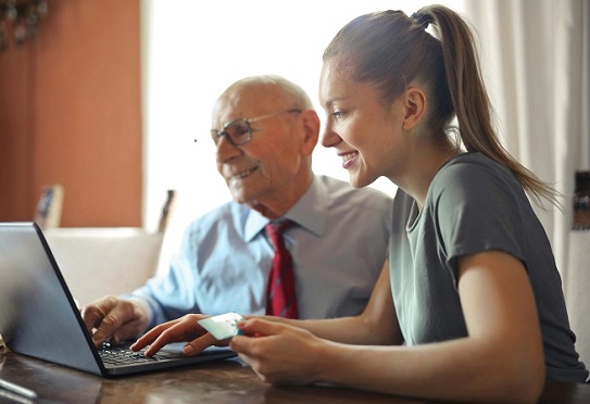 Desafios digitais e a pessoa idosa